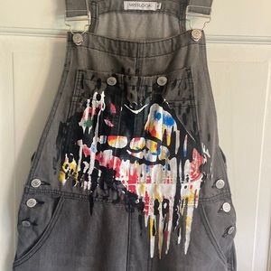 MISSLOOK graffiti LiPS painted black denim overalls. Runs small. Super comfy.
